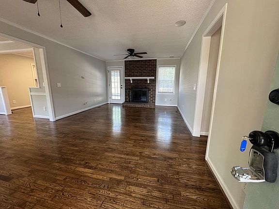 4th image of 30 Marigold Ct