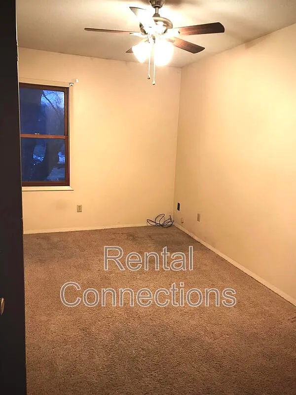 2 bed, 1.0 bath, $800 — Photo 2