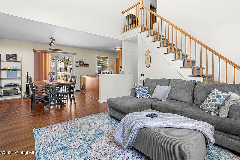3rd image of 5 Finch Road