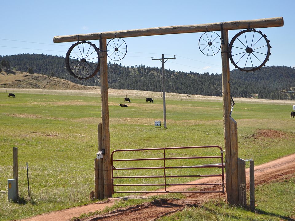 Entrance gate (solar powered