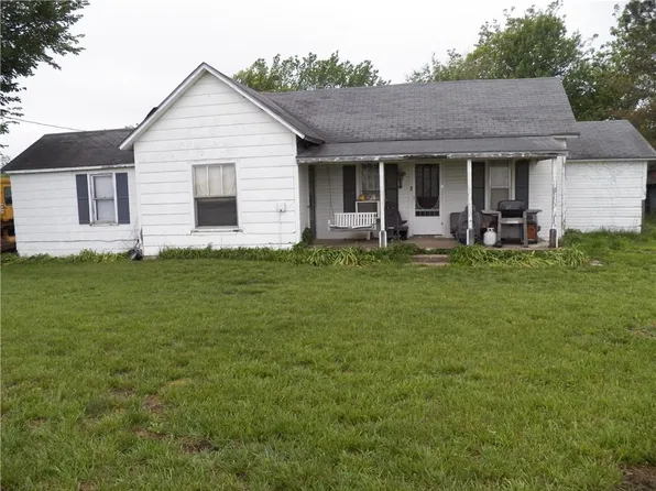 7970 Paine Rd, Mound City, KS 66056