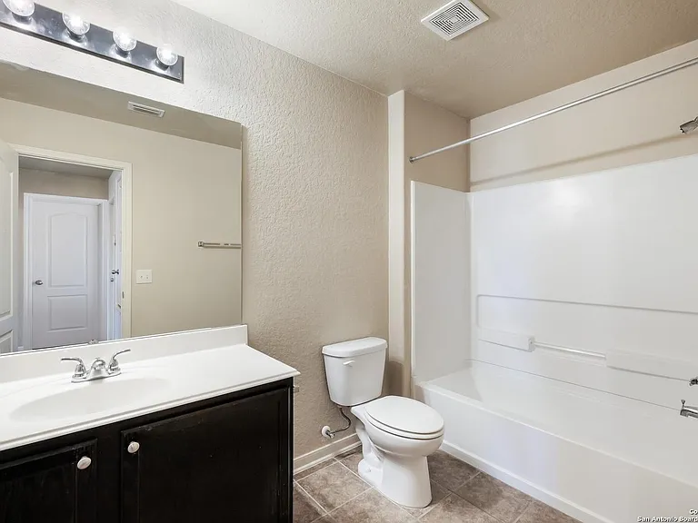 105 Fischer Dr — Photo 6