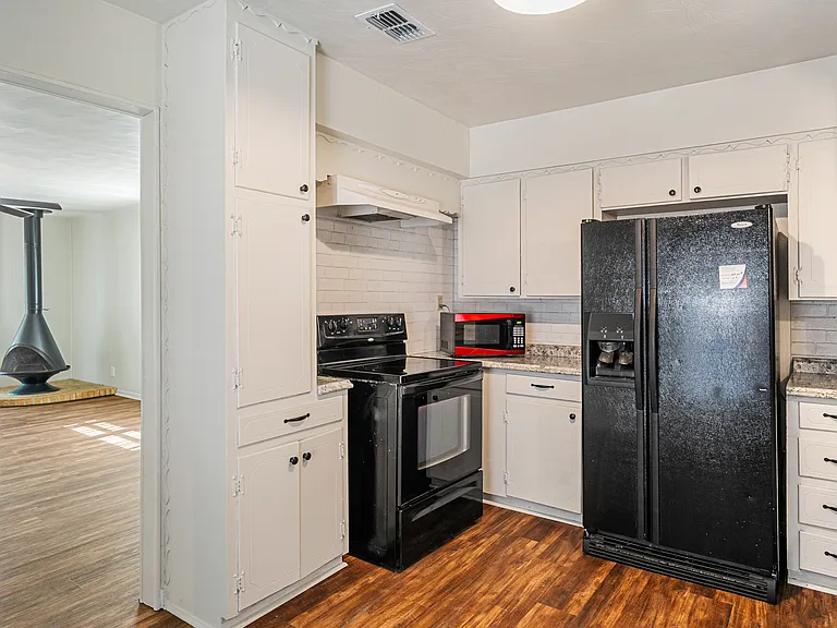1601 Elizabeth St — Photo 12