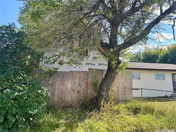 1913 20th Street W, Saskatoon, SK S7M 1A3