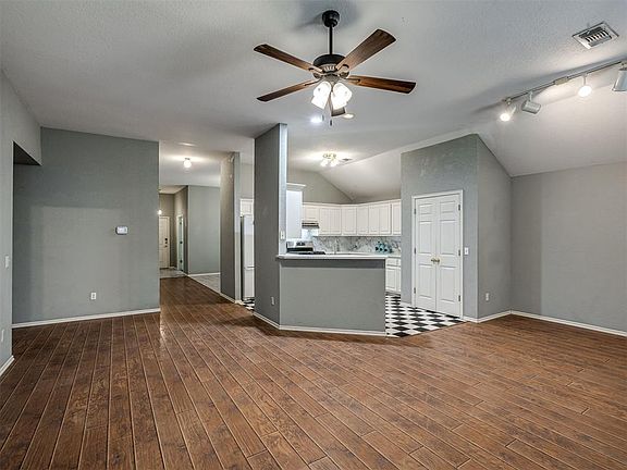 5th image of 2316 Bradford Pl