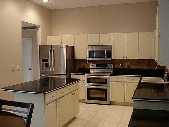 3rd image of 7605 NW 41st St