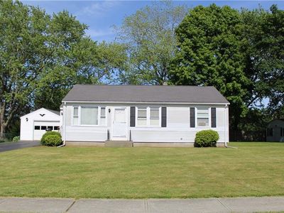 32 Greenway Dr, Bristol, RI, 02809