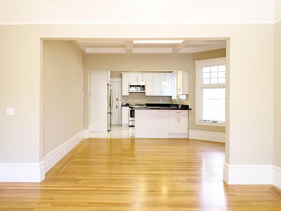 2nd image of 833 Ashbury St APT 5