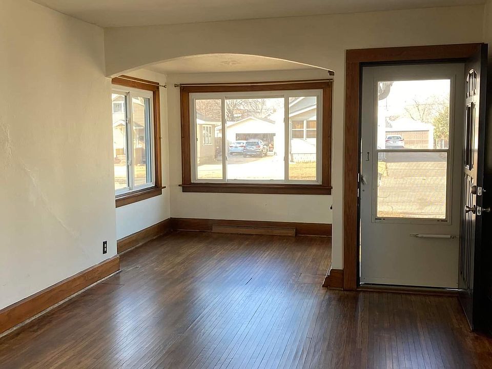 1st image of 401 Merrill Ave