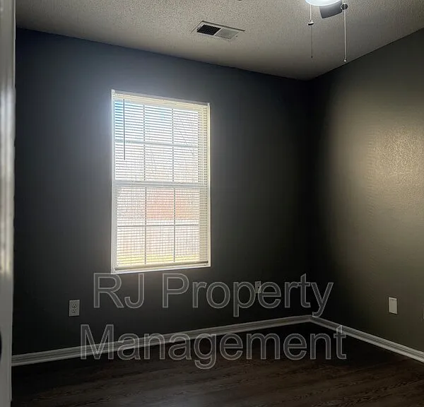 4817 Royal Run Dr — Photo 11