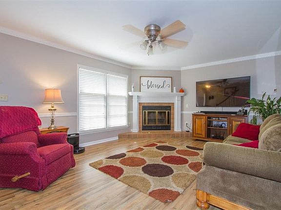 4th image of 127 Coachman Dr