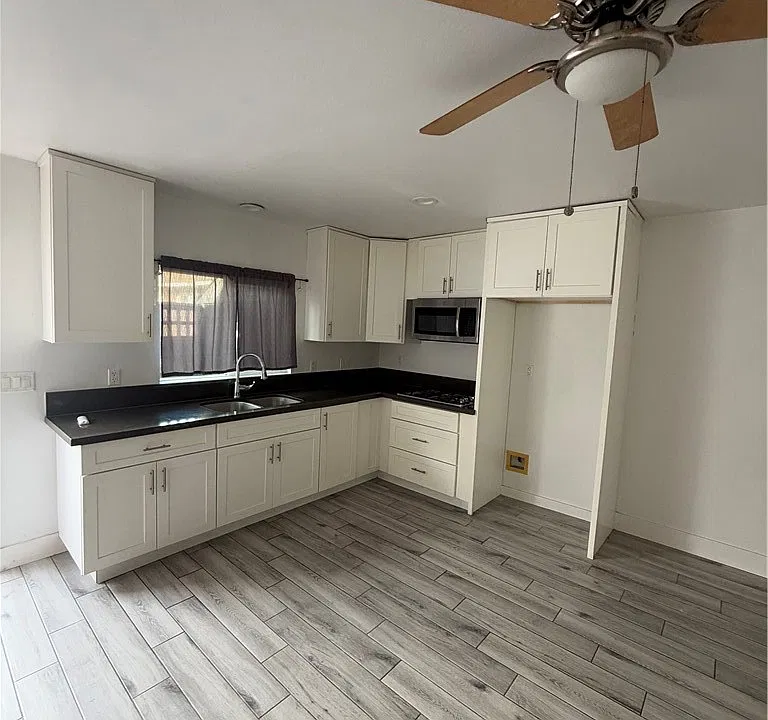 2106 W 11th St