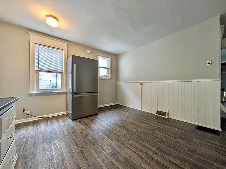 1083 Main St #1 — Photo 8