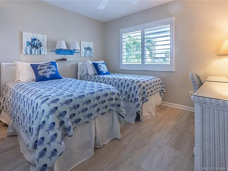 5596 NE Gulfstream Way — Photo 5