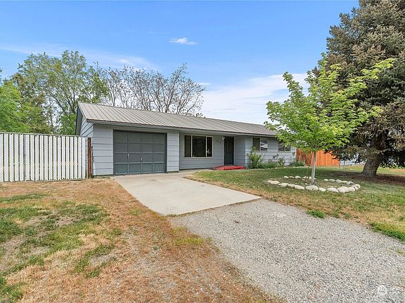 2nd image of 3908 Malaga Avenue