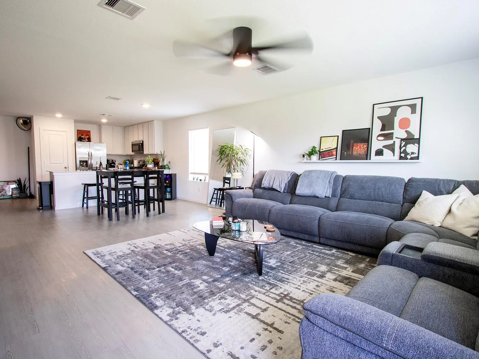 3 bed, 2.0 bath, 1522 sqft, $2,100 — Photo 2