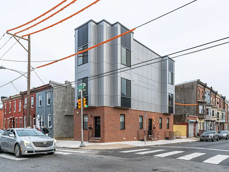 1544 W York St — Photo 2