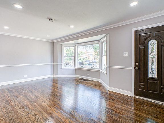 3rd image of 10010 S Eberhart Ave