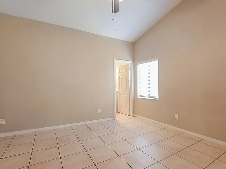 1003 Vernon Loop — Photo 9