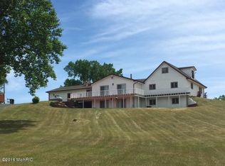 912 Nichols Rd, Benton Harbor, MI 49022