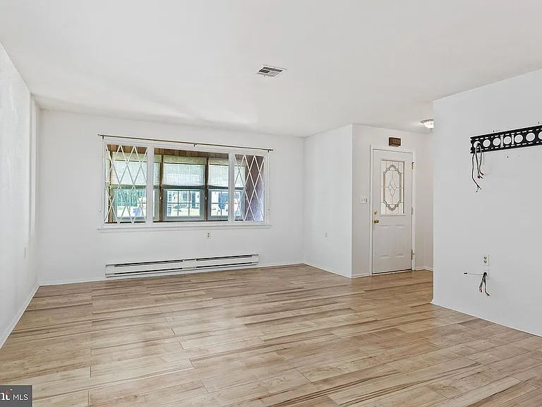 10 Dorchester Dr — Photo 7