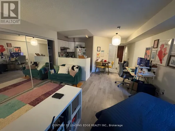 28 Pemberton Ave #212, Toronto, ON M2M 4L1