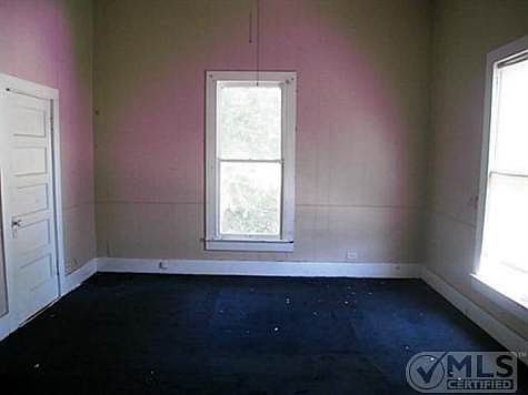 4th image of 1013 E Broadway St
