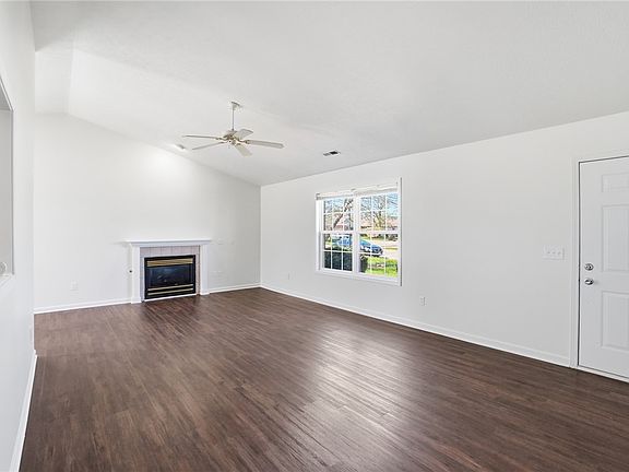 3rd image of 209 Jay Rd