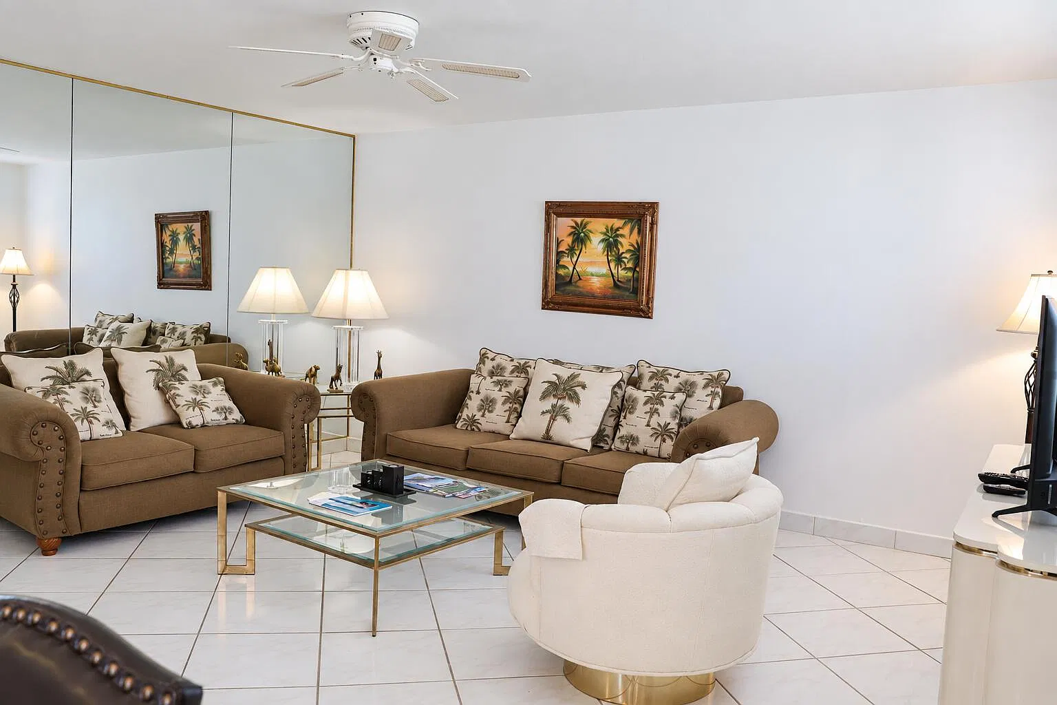 2 bed, 2.0 bath, 880 sqft, $1,600 — Photo 2