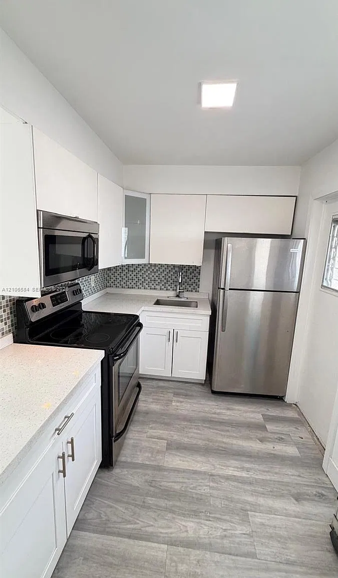 20201 NE 29th Ct — Photo 3