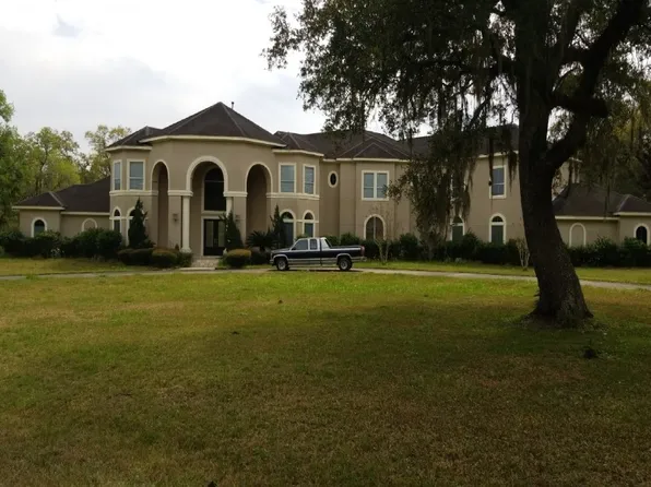 2003 Darby Ln, Fresno, TX 77545