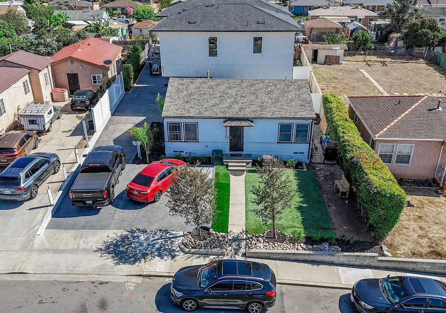 Beautifully renovated 3 bedroom/2 bath house — Photo 1