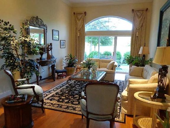 4th image of 48 Hamlet Dr #83