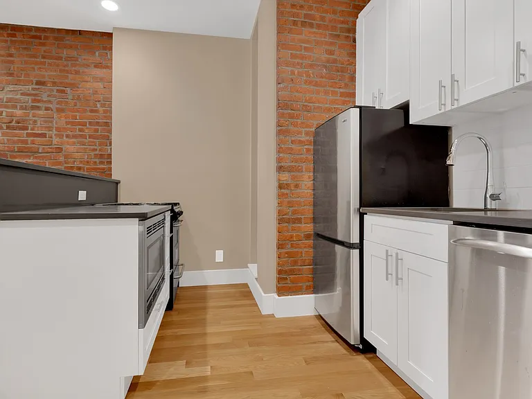 400 W 56th St #3B — Photo 6