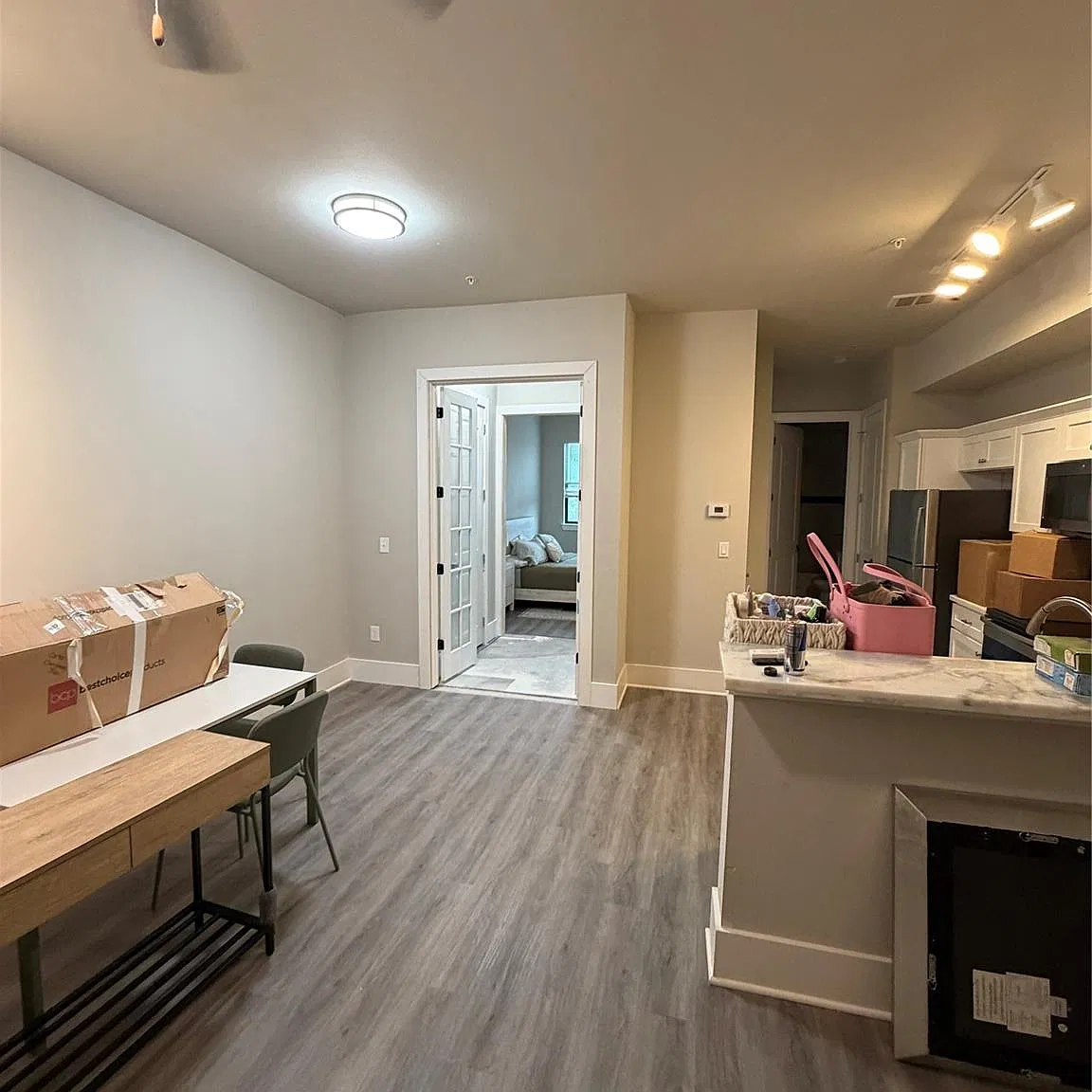 1 bed, 1.0 bath, 738 sqft, $1,595 — Photo 1