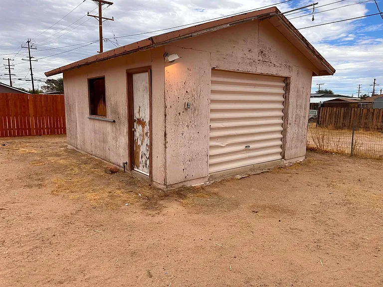 240 N Warner St — Photo 14
