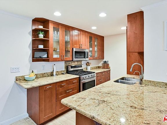 5th image of 5700 Etiwanda Ave Unit 152