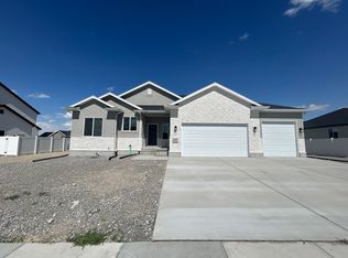 249 E Prestwick Ln, Tooele, UT 84074