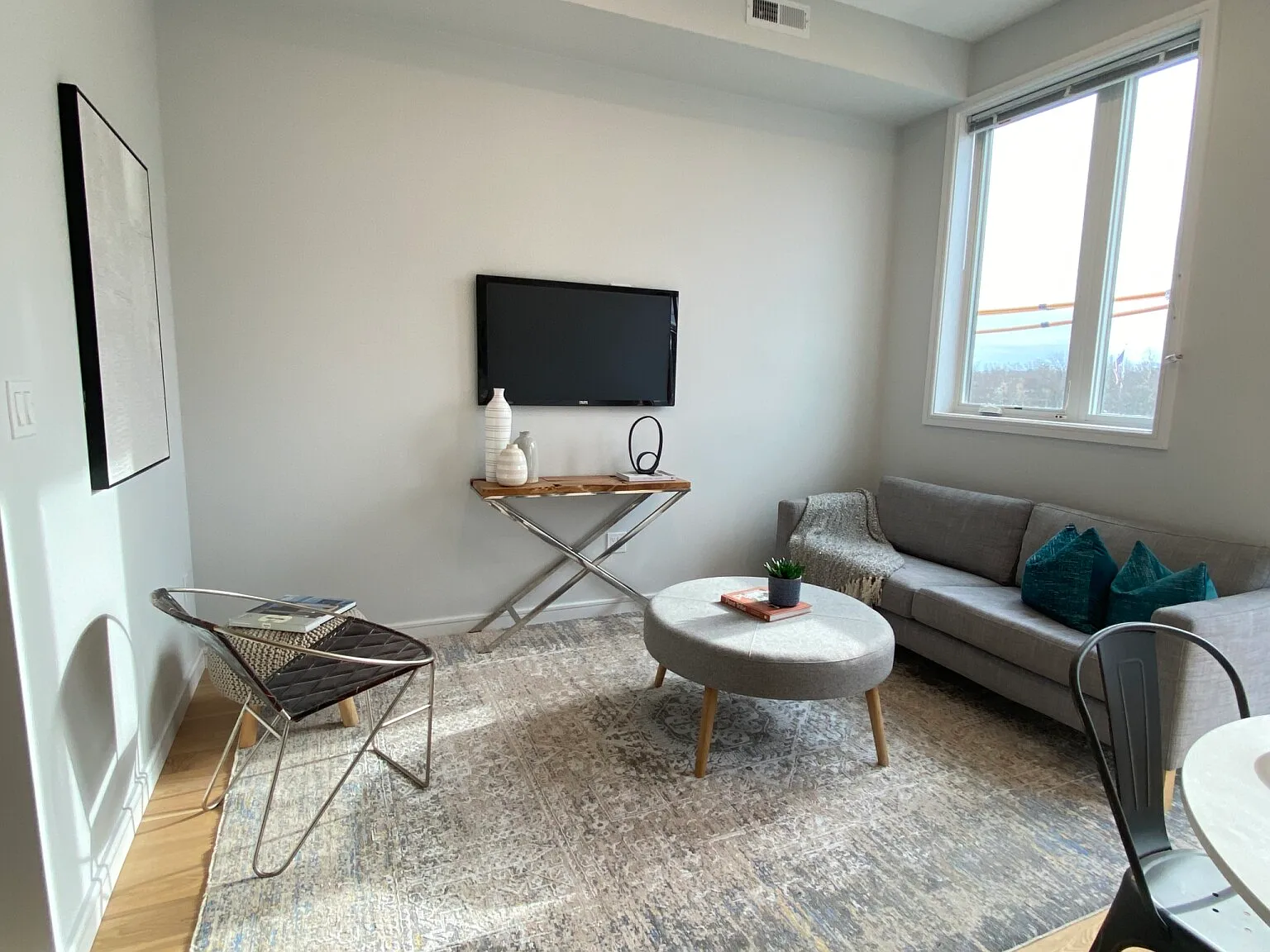 2 bed, 1.5 bath, 850 sqft, $3,250 — Photo 2