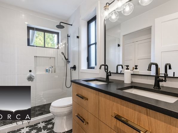 6 bedroom rental in Vancouver — photo 17