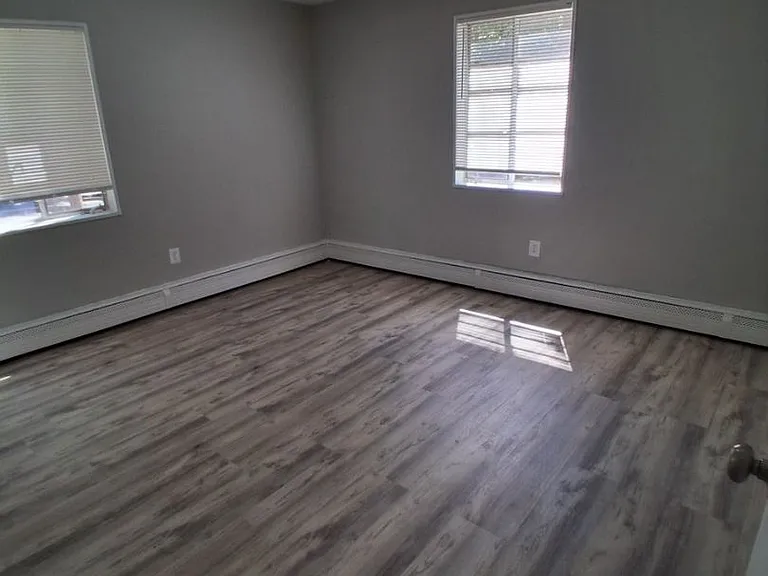 5516 N H Burroughs Ave NE — Photo 7