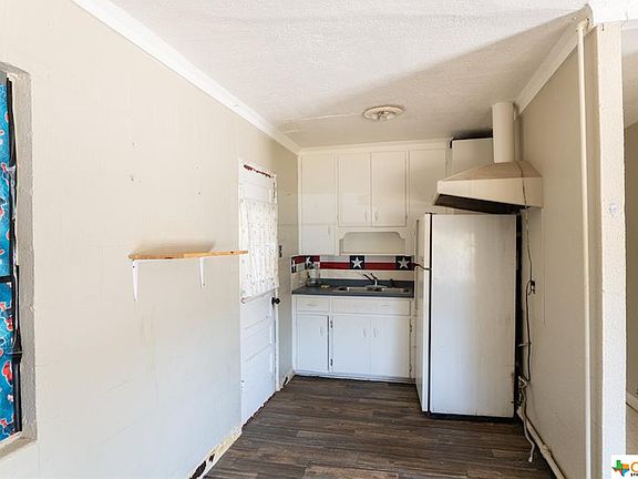 3rd image of 2523-2525 Oak Dr