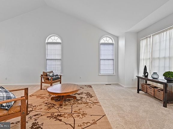 5th image of 2305 Woodland Ct