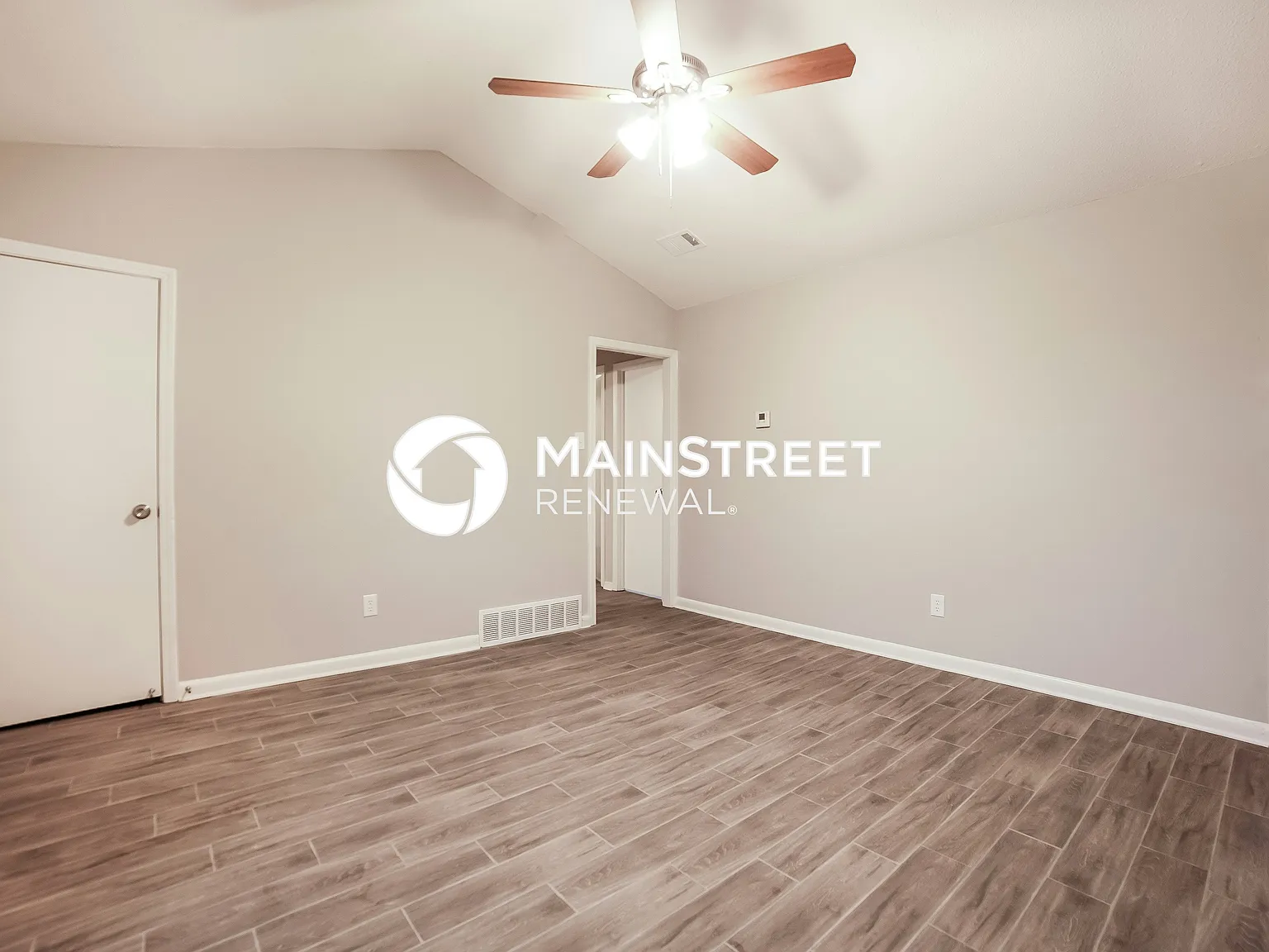 3805 Ivanhoe Dr — Photo 3