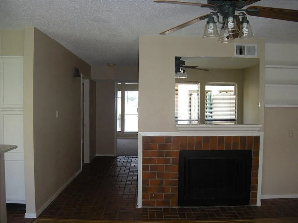 2 bed, 1.0 bath, 777 sqft, $1,400 — Photo 4