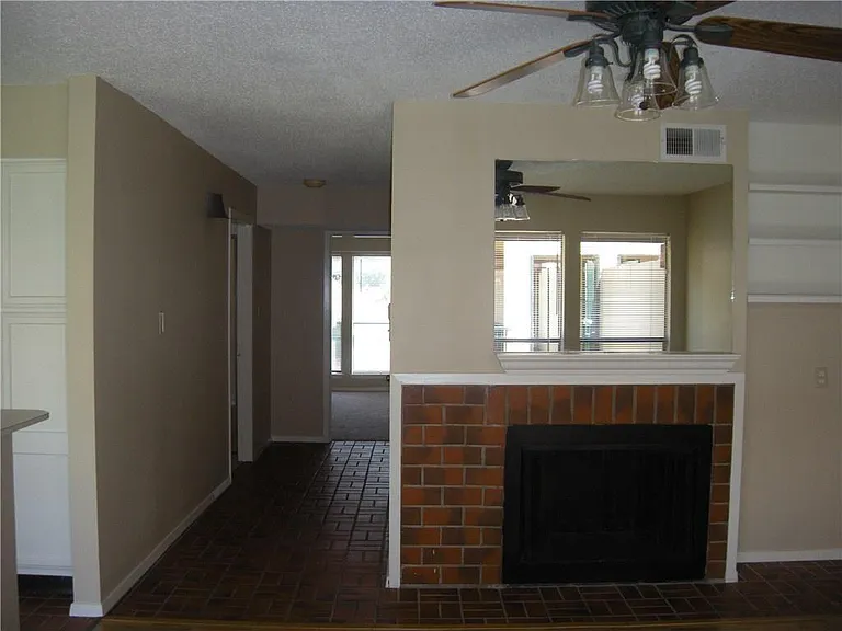2110 Rio Grande St #302 — Photo 4