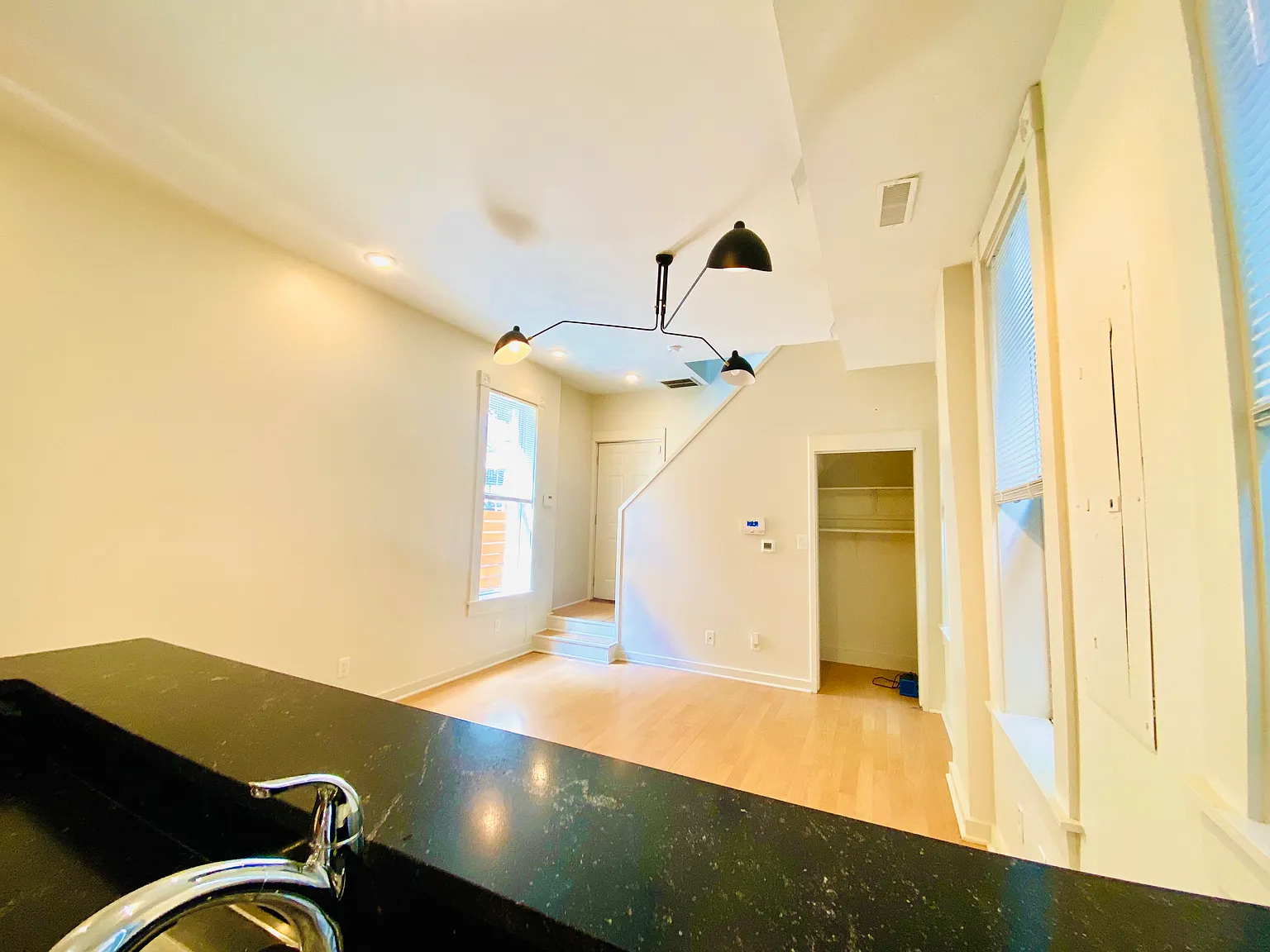 1 bed, 1000 sqft, $1,120 — Photo 3