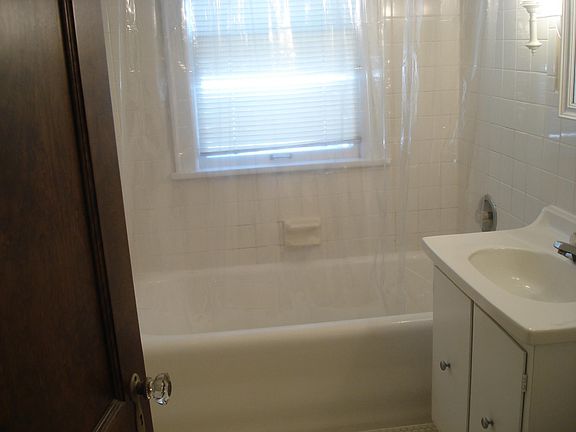 3rd image of 1433 W 35th St Floor 1