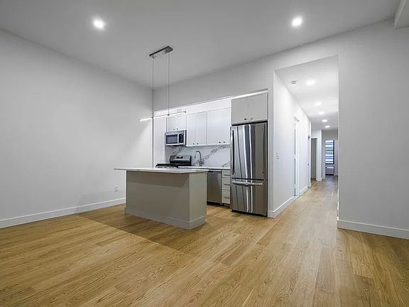 2nd image of 37 Wall St APT 3M