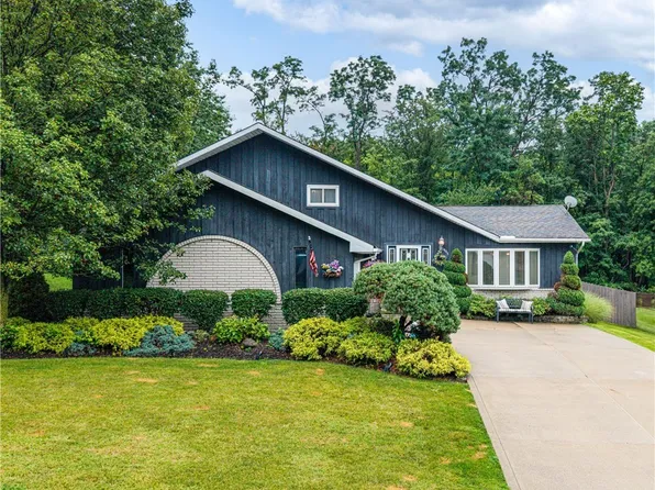 4905 Sassafras Dr, Parma, OH 44129